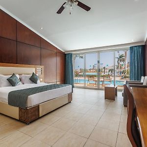 Swim-Up Room